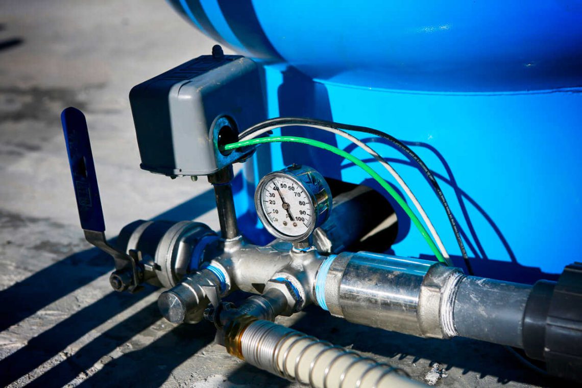 Ciśnieniomierz w instalacji wodnej