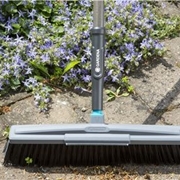 Szczotka z trzonkiem NatureLine GARDENA (17111-20)