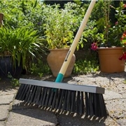 Szczotka z trzonkiem ClassicLine GARDENA (17204-20)