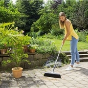 Szczotka z trzonkiem NatureLine GARDENA (17111-20)